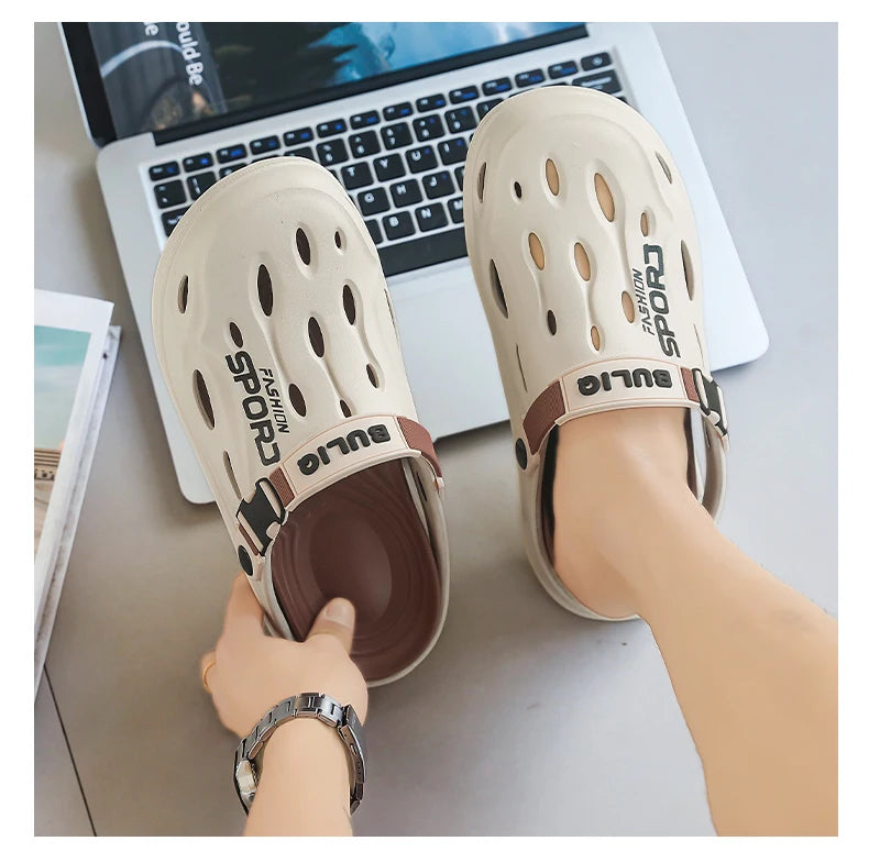 A Pair of Men's New Clogs, Summer New Wear-Resistant Non-Slip Sports Beach Shoes for Outer Wear, Driving Soft Soles, Comfortable Men's Shoes