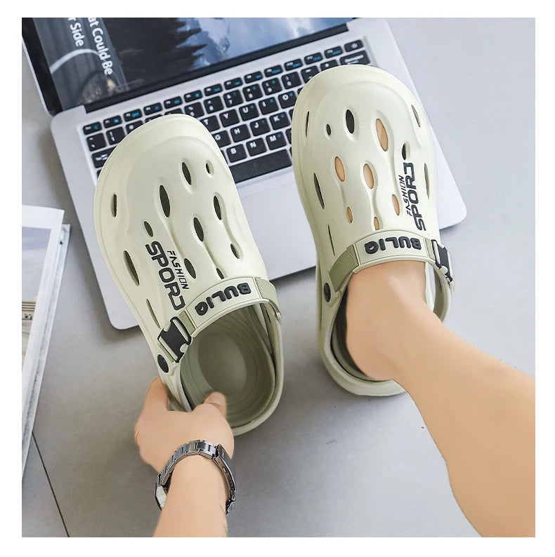 A Pair of Men's New Clogs, Summer New Wear-Resistant Non-Slip Sports Beach Shoes for Outer Wear, Driving Soft Soles, Comfortable Men's Shoes
